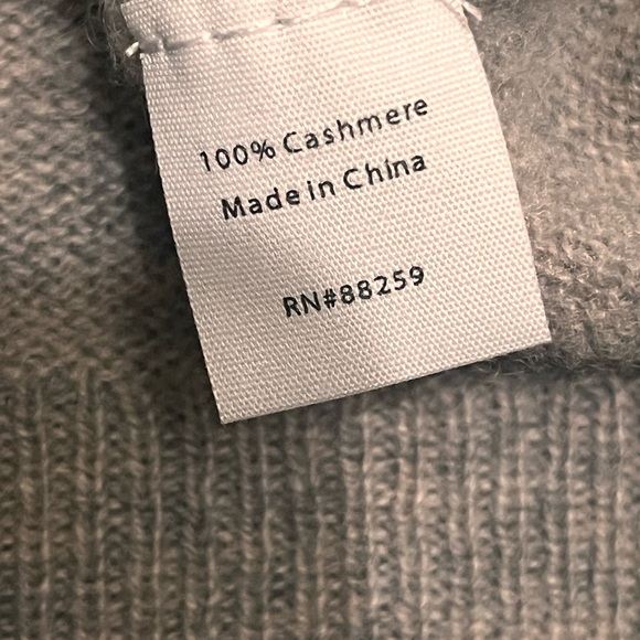NWT•Subtle Luxury •100% Cashmere Reversible Easy V-Neck Sweater• - Picture 8 of 11